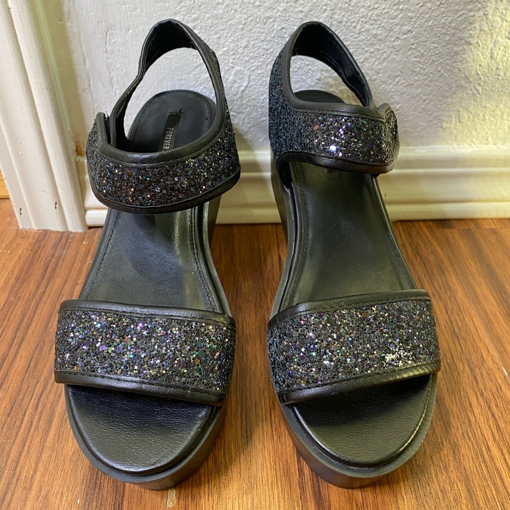 FOREVER 21 black chunky platform sandals